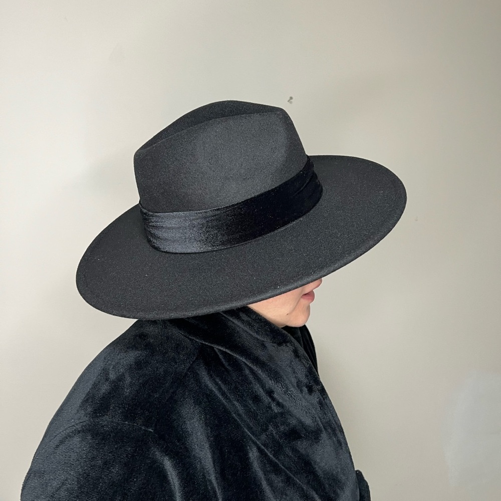 Black Wide-Brim Hat OS